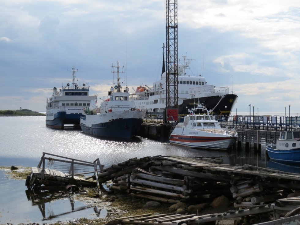 Крупнейший российский морской порт на белом море. Кемь порт Карелия. Беломорск Соловки теплоход. Теплоход Кемь. Теплоход косяков Соловки.