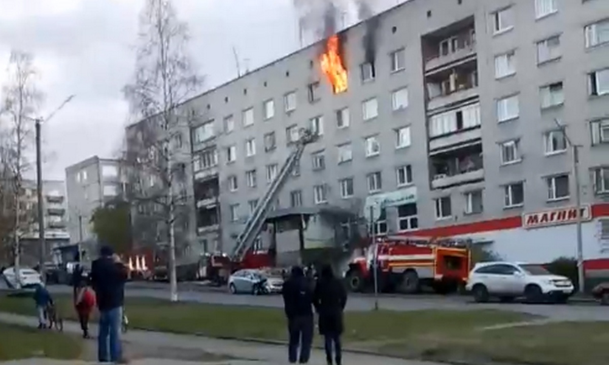 В Петрозаводске загорелось общежитие (ВИДЕО) | 15.05.2020 | Новости  Петрозаводска - БезФормата