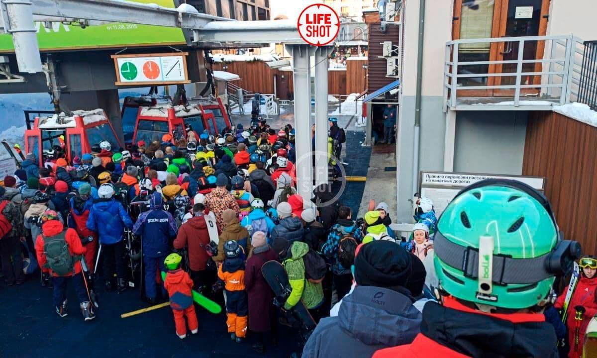 что сейчас происходит в красной поляне. ocheredi krasnaya polyana. что сейчас происходит в красной поляне фото. что сейчас происходит в красной поляне-ocheredi krasnaya polyana. картинка что сейчас происходит в красной поляне. картинка ocheredi krasnaya polyana. Это типичная ловушка реальности Красной Поляны. Слишком красиво, слишком притягательно, без шансов на пройти мимо, идеальная локация, открытка, сказка, точно в цель –директ хит!