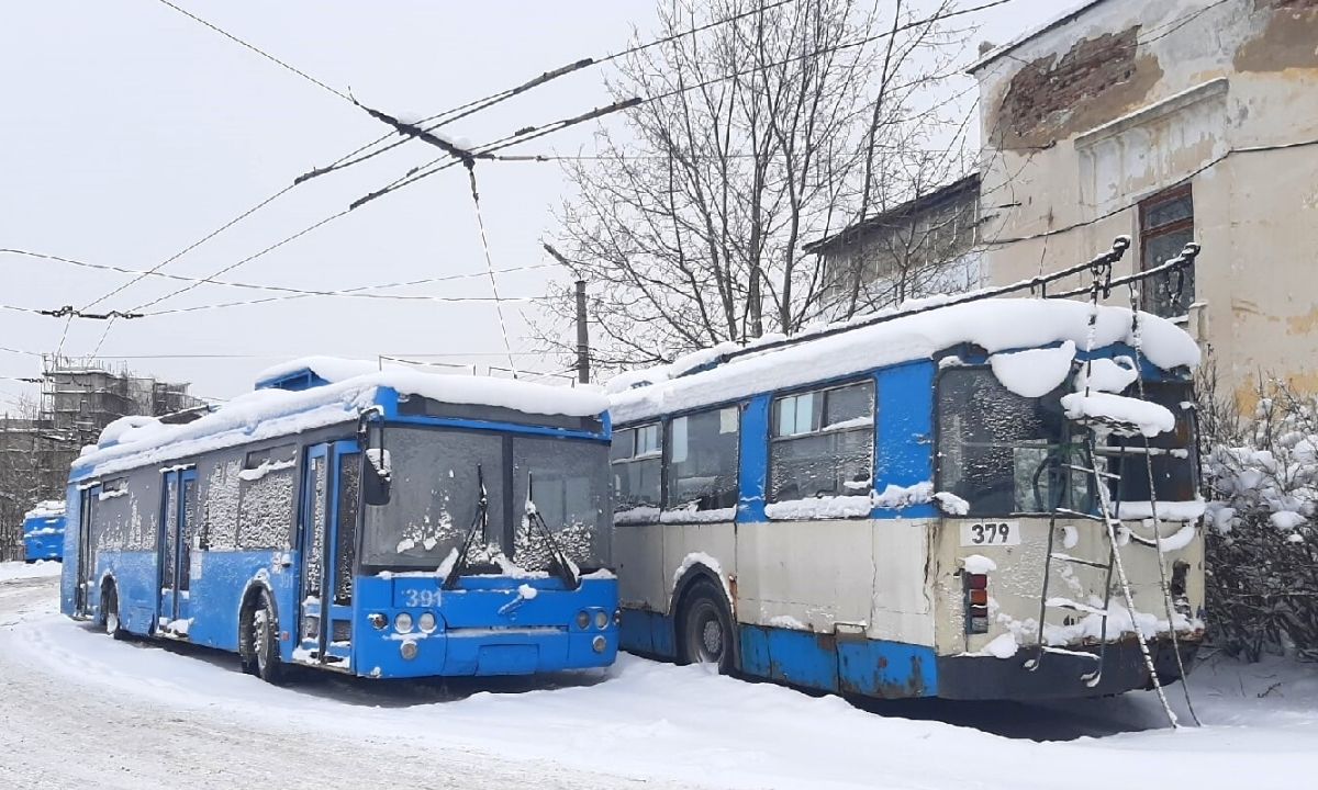 Узнали, почему подаренные троллейбусы в Петрозаводске стоят в снегу