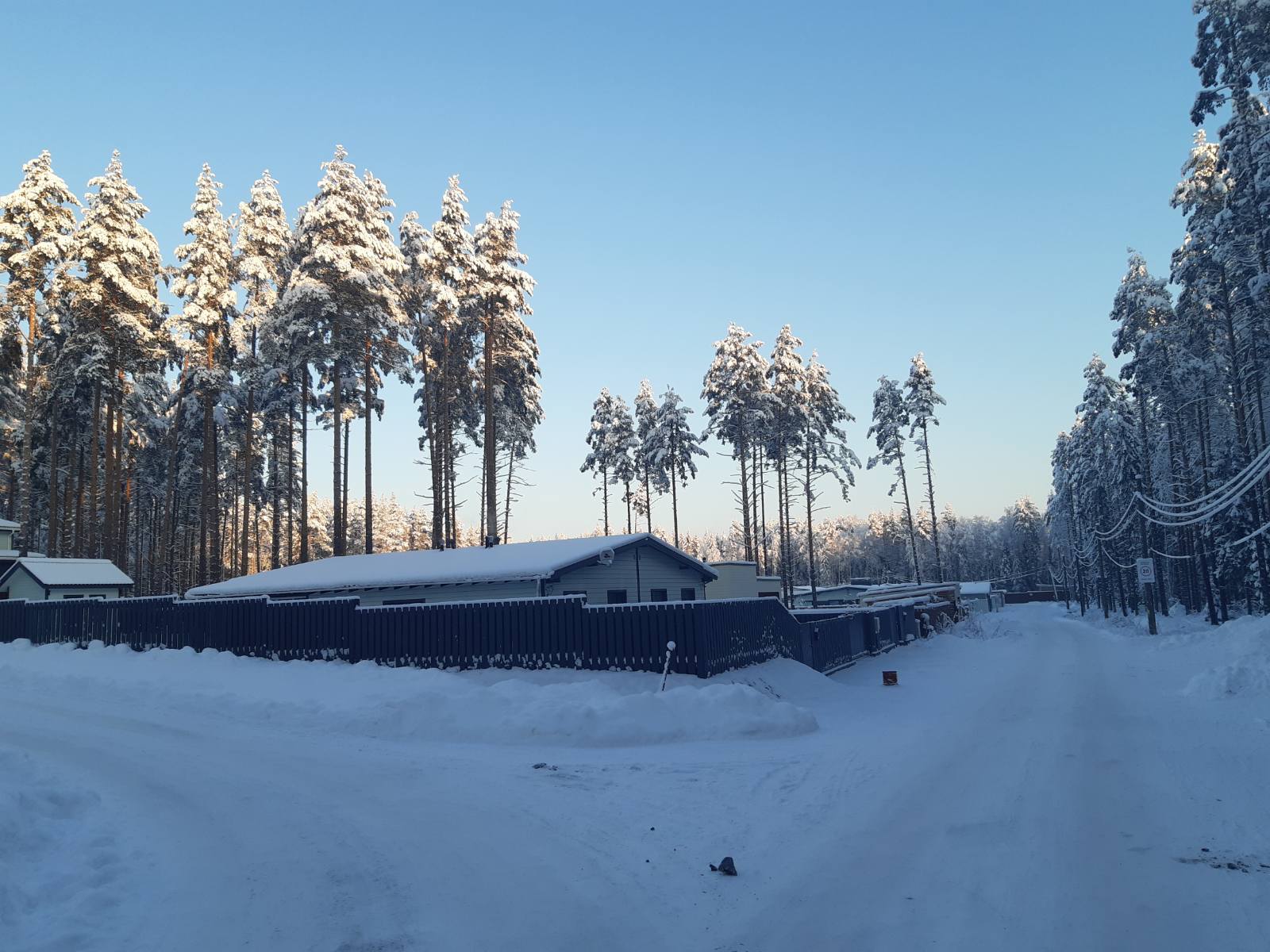 Поселок написано. Северный просторы ПТЗ. Дом Путина в Карелии. Иватино путинский поселок. Поселок под Севером.