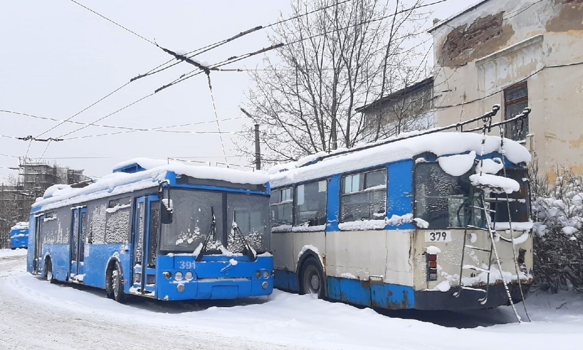 троллейбус в снегу