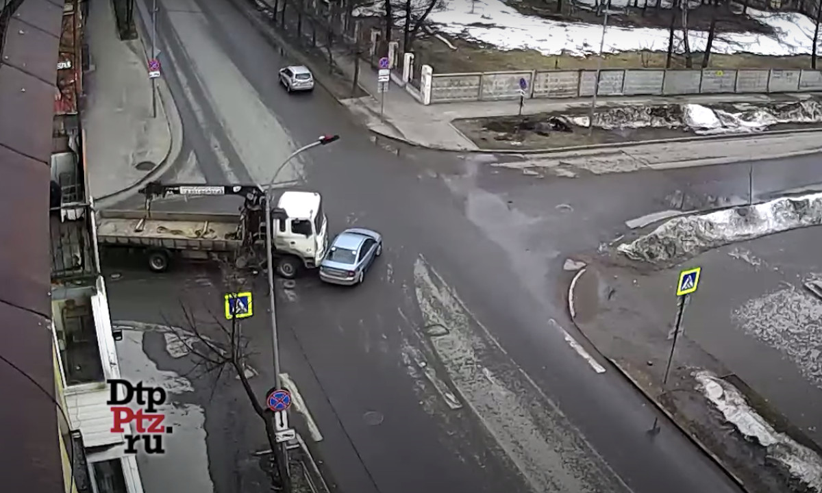 Авария на перекрестке в Петрозаводске