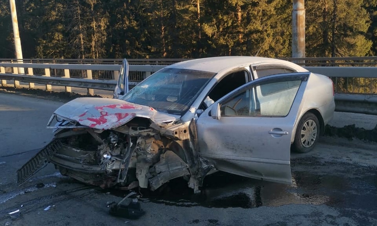 В ГИБДД рассказали, кто пострадал в жесткой аварии на мосту в Петрозаводске