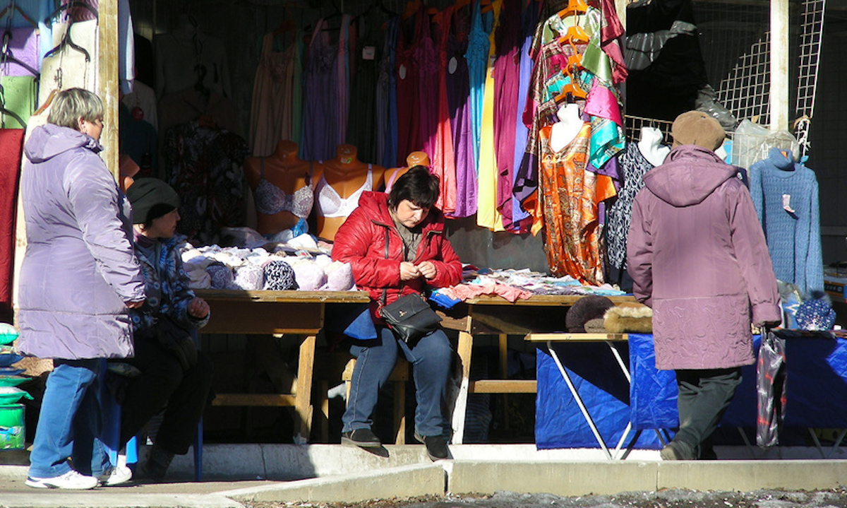 Как в праздники работают рынок. Вещевой рынок. Семипалатинск вещевой рынок. Вещевой рынок фон. Вещевой рынок в Сызрани.