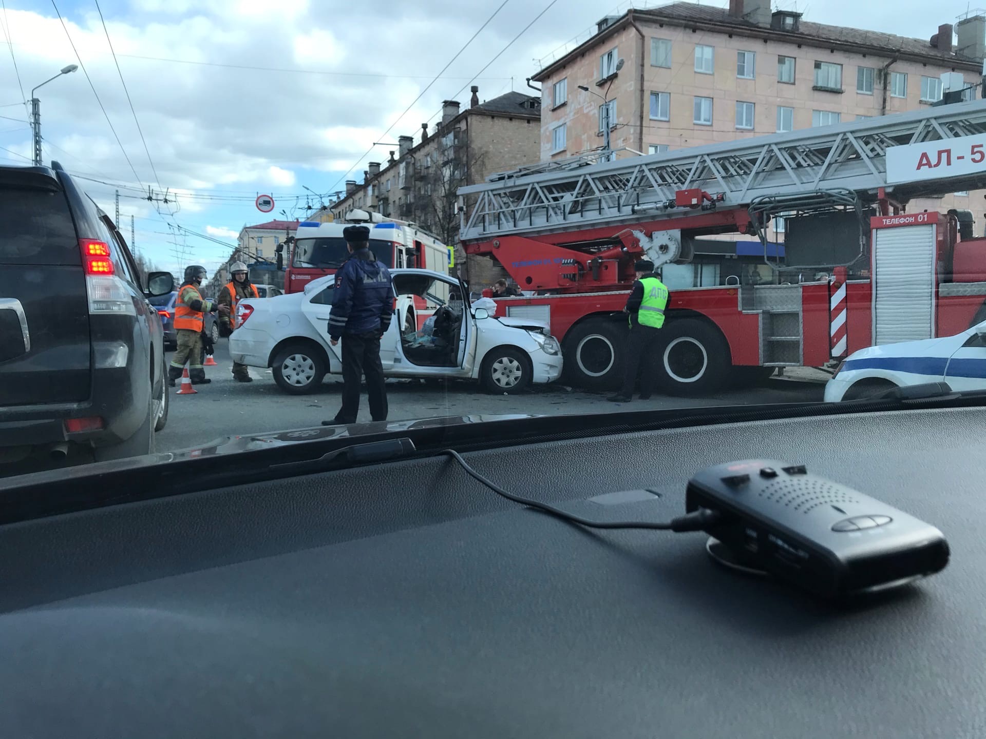 Пожарная машина попала в дтп