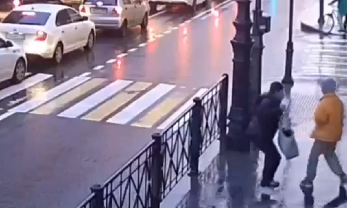 Нападение на улице. Нападение на девушку на улице. Нападение на девушку в Петербурге 2018 год. Девочка с ножом на улице.