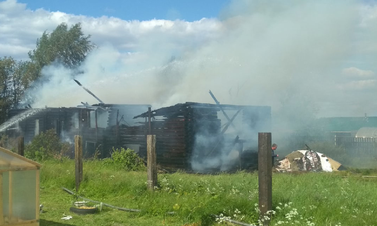 В Карелии семья осталась без дома после страшного пожара