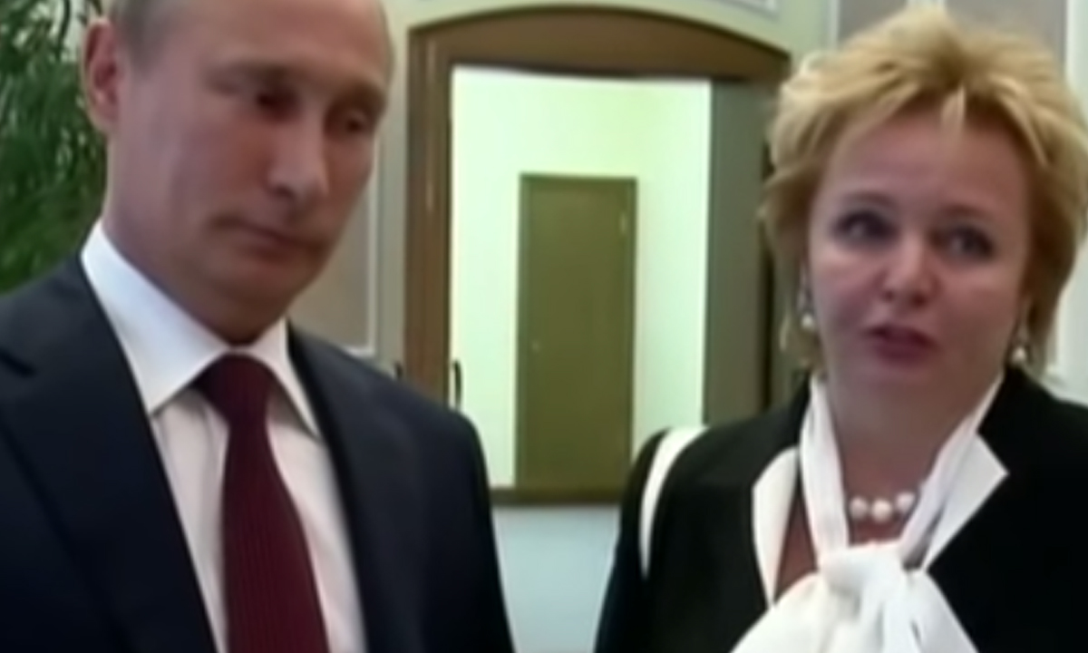 «И захватить мир» - бывшая жена Путина открыла бизнес по аренде смартфонов
