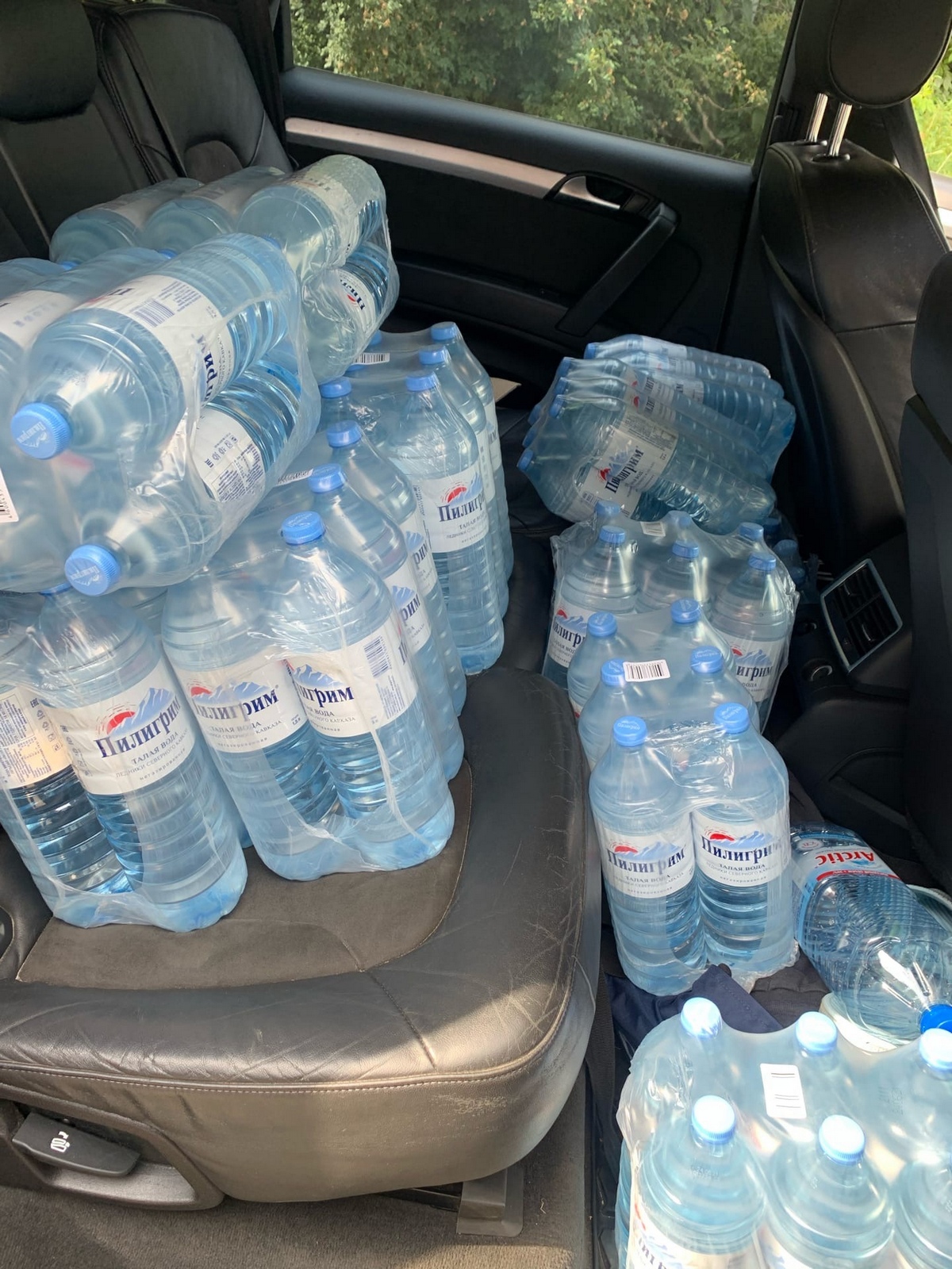 вода в бутылках, минеральная вода, гуманитарная помощь, волонтеры, карелия, пожар