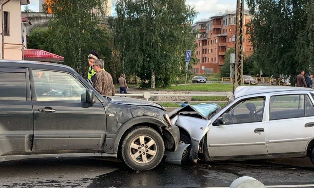 Серьезная авария произошла вечером в Петрозаводске: пострадали три машины |  22.08.2021 | Новости Петрозаводска - БезФормата