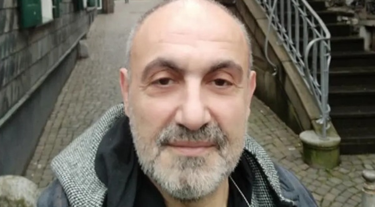 актер