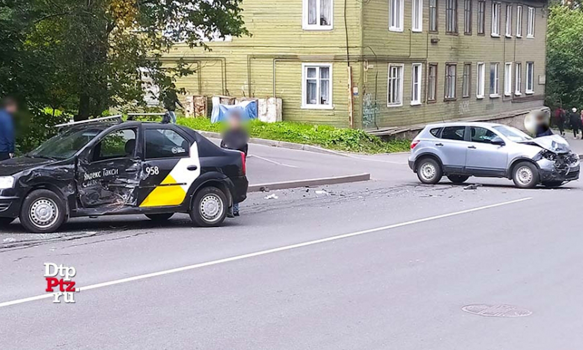 Таксист попал в аварию на улице Калинина в Петрозаводске | 04.09.2021 |  Новости Петрозаводска - БезФормата