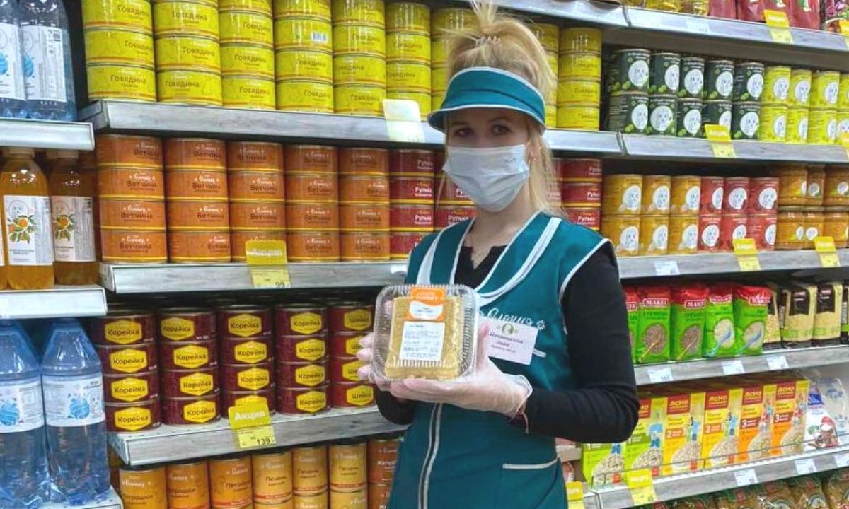 в каком году в россии появился торт медовик. Daily %D0%9A%D0%B0%D1%80%D0%B5%D0%BB%D0%B8%D1%8F 2021 10 28T120545.787. в каком году в россии появился торт медовик фото. в каком году в россии появился торт медовик-Daily %D0%9A%D0%B0%D1%80%D0%B5%D0%BB%D0%B8%D1%8F 2021 10 28T120545.787. картинка в каком году в россии появился торт медовик. картинка Daily %D0%9A%D0%B0%D1%80%D0%B5%D0%BB%D0%B8%D1%8F 2021 10 28T120545.787. Мед как полезный источник еды был знаком человечеству еще много тысячелетий назад. Во время охоты и собирательства, древний человек собирал мед диких пчел. В Египте мед использовался как лекарственное средство. Отражение всего этого можно увидеть на наскальных рисунках, фресках каменного века.