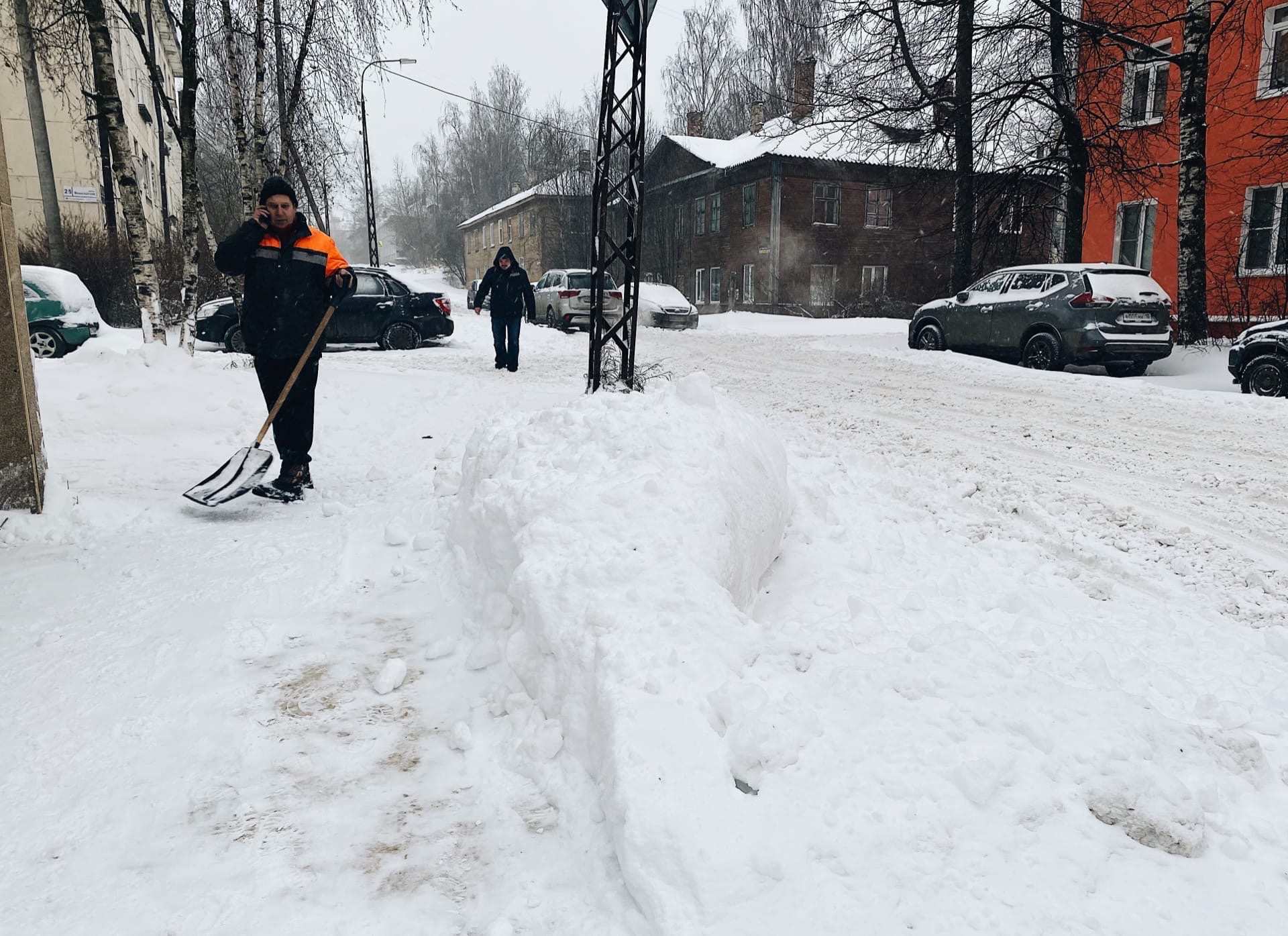 Снежков город. Снег видео. Снегопад видео. Снег приближенно. Снег в марте в Петрозаводске.