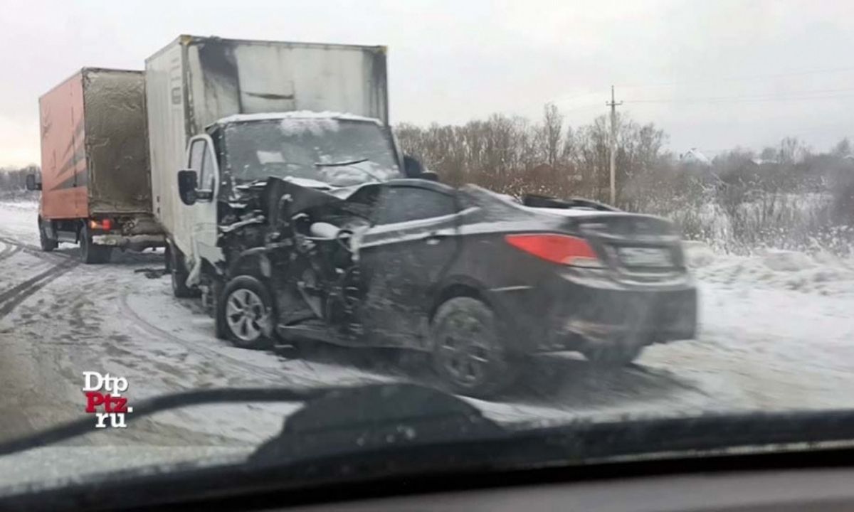 На трассе возле Шуи случилось страшное ДТП: один из водителей погиб |  30.12.2021 | Новости Петрозаводска - БезФормата