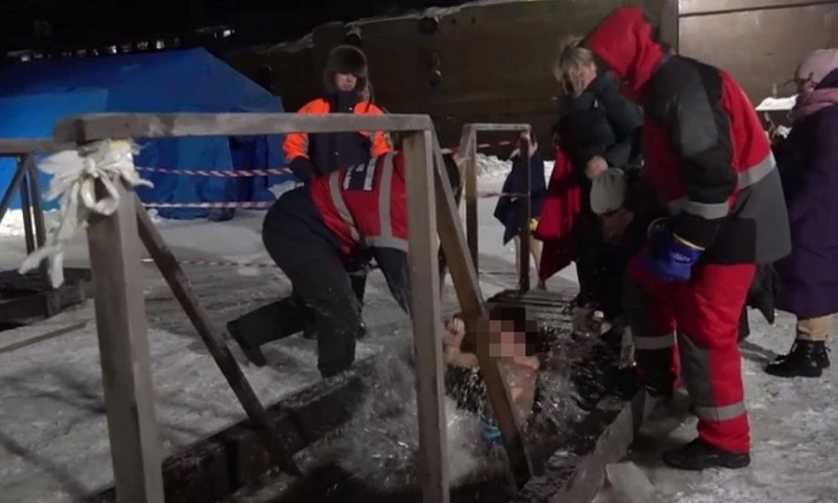 Женщина на крещение утонула в проруби видео. Женщина утонула на крещение в Ленинградской области.