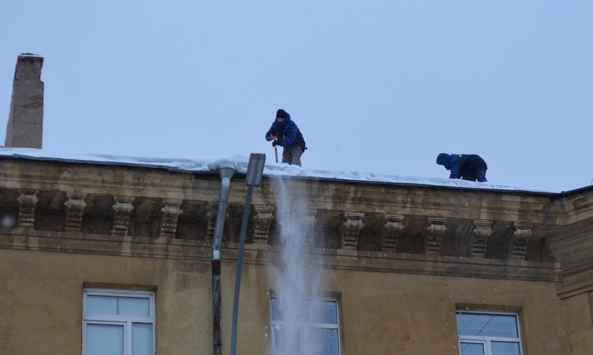 Упавшая с крыши наледь убила женщину | 18.02.2022 | Новости Петрозаводска -  БезФормата