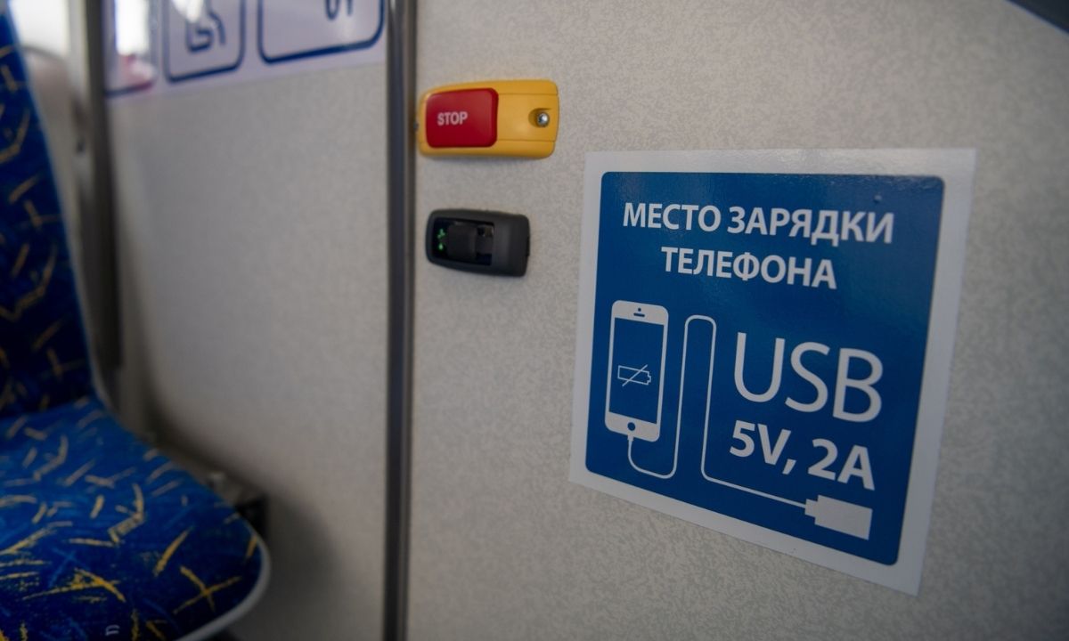 Там даже USB-разъемы есть»: в Петрозаводск прибыли первые пять новых  троллейбусов