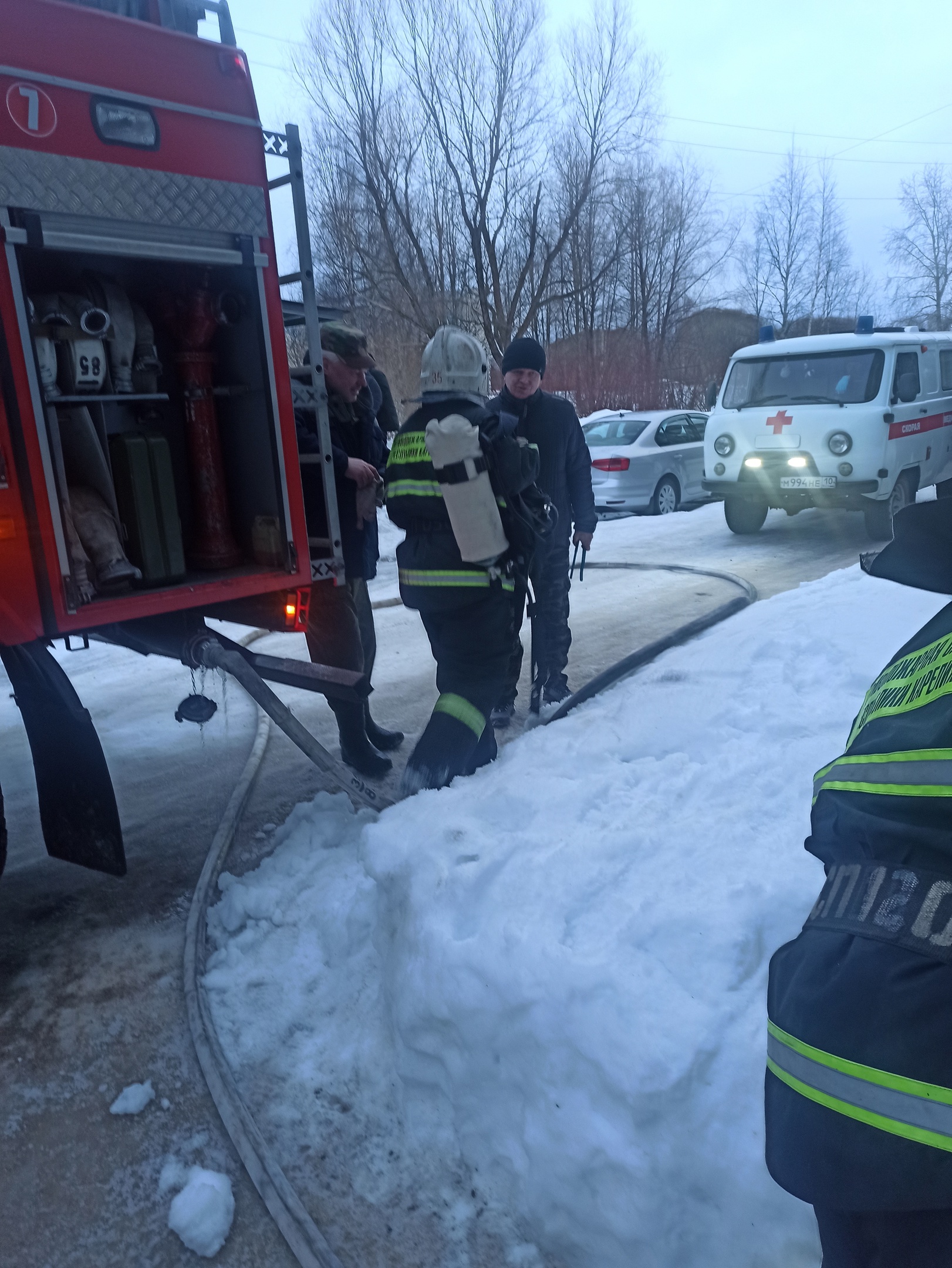 В карельском городе загорелась квартира: пожарные сработали оперативно