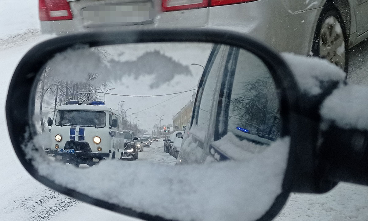 На трассе в Карелии никто не останавливался, чтобы помочь замерзавшему  водителю