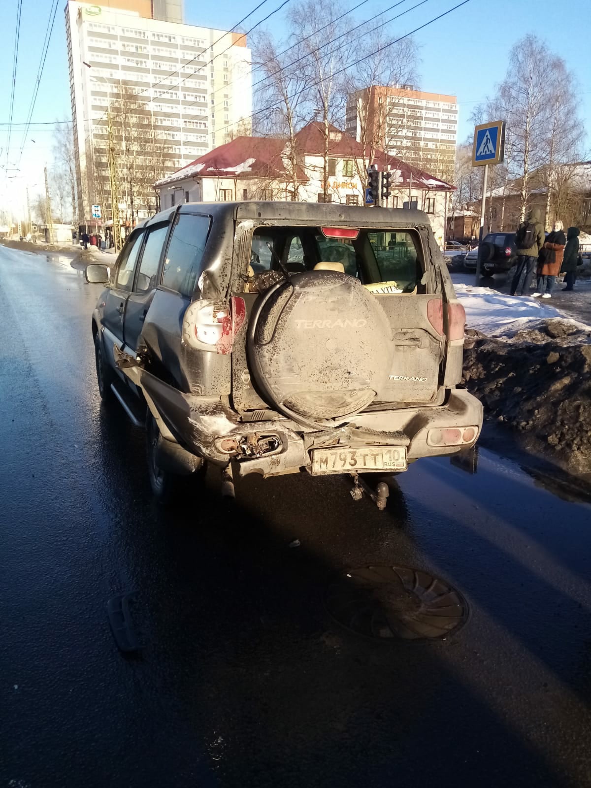 В Петрозаводске маршрутка врезалась в автомобиль