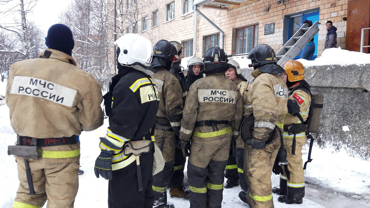 Губерния дейли петрозаводск. Пожарник спас. Новости Петрозаводска сегодня. Авария в Пудожском районе. Пожарная выставка Петрозаводск 2022.