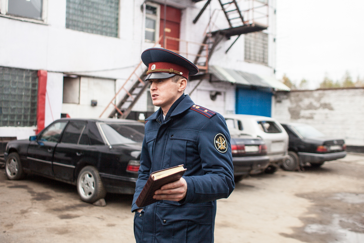 Пригнали 200 таджиков — и делай с ними, что хочешь». Судье пришлось  призвать к толерантности адвоката экс-начальника ИК-9 Петрозаводска