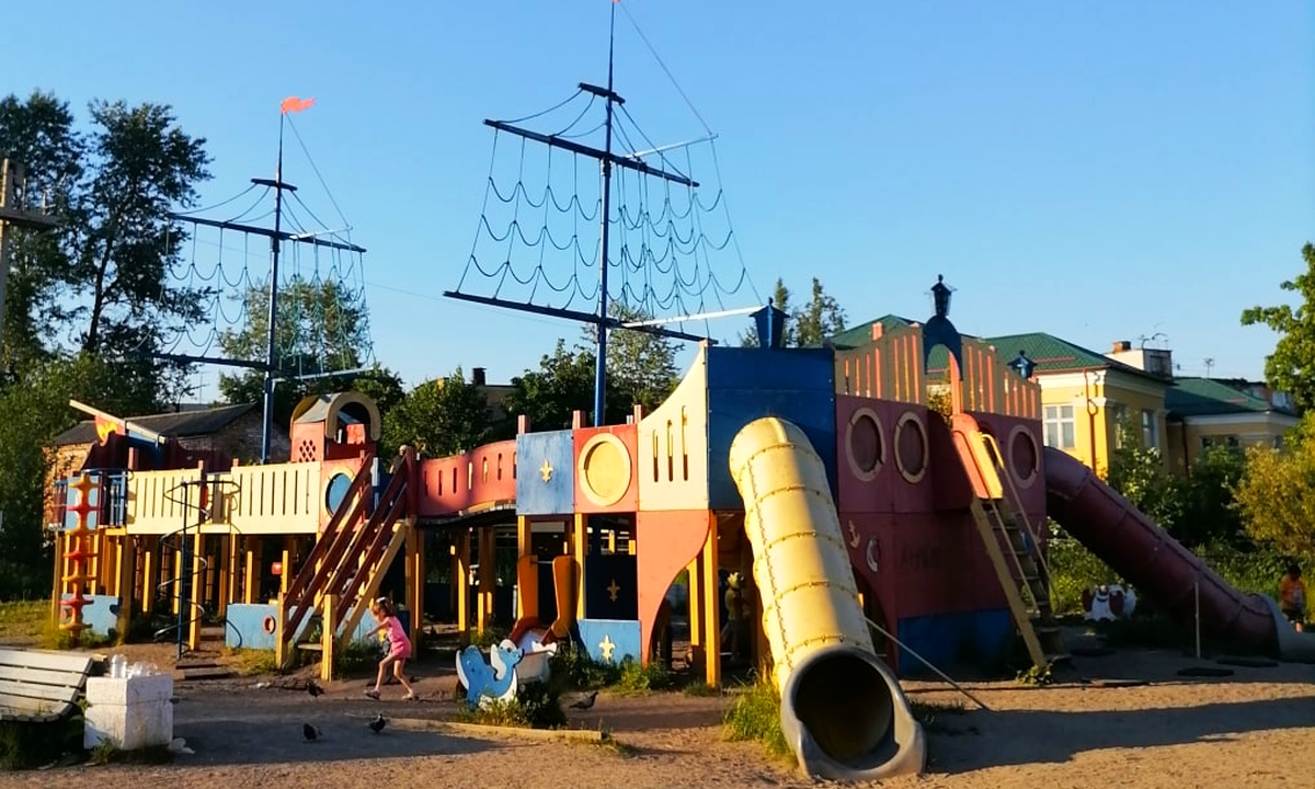 - Детский игровой комплекс «Кораблик» для детской площадки
