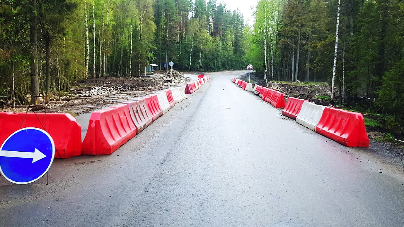 Под петрозаводском. Наводнение Петрозаводск Лососинка. Восстановление участков дороги. Дорога в Карелию грязь. Мусор в Карелии на дорогах.