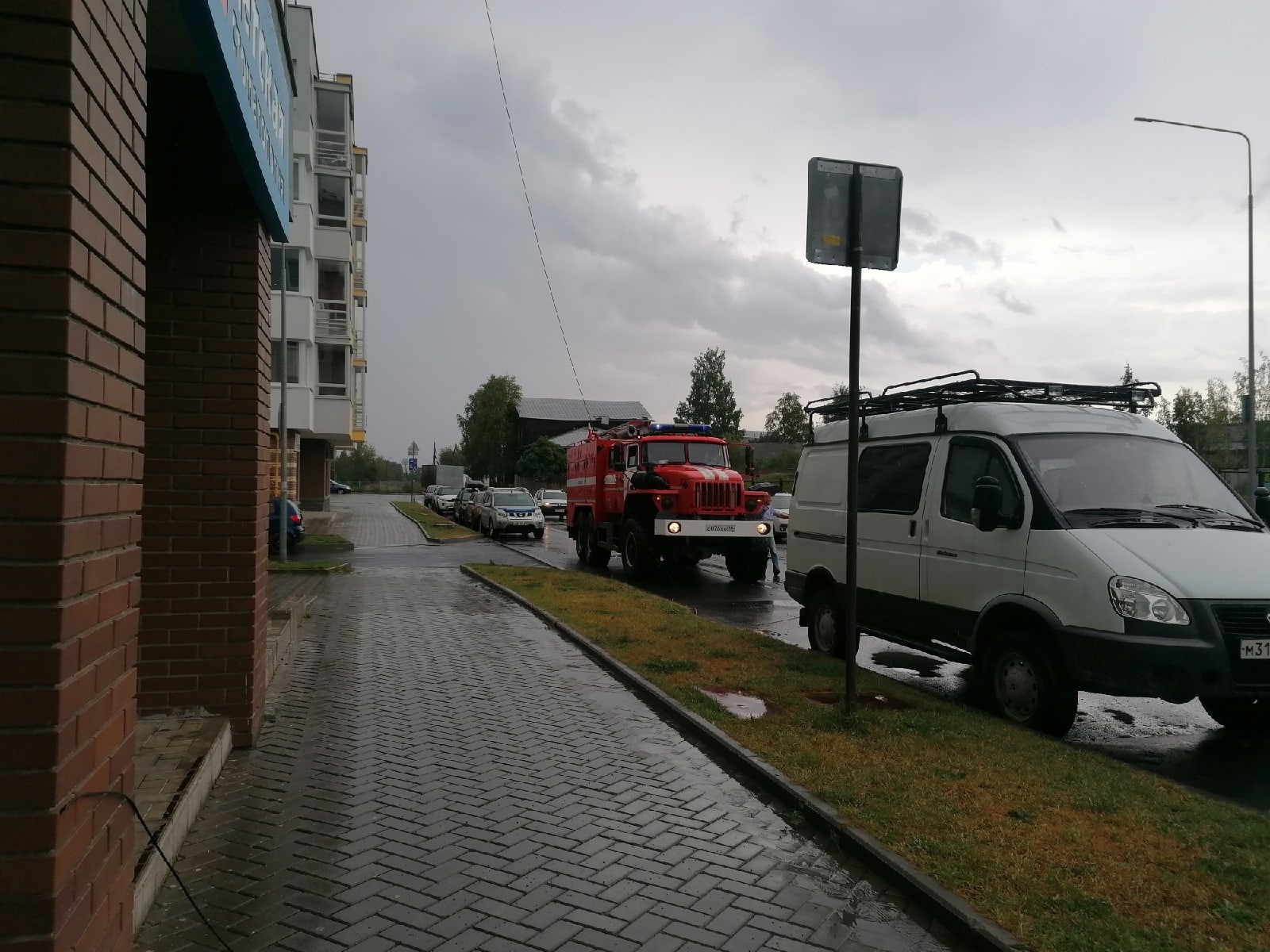 В Петрозаводске молния расплавила кабель в домах