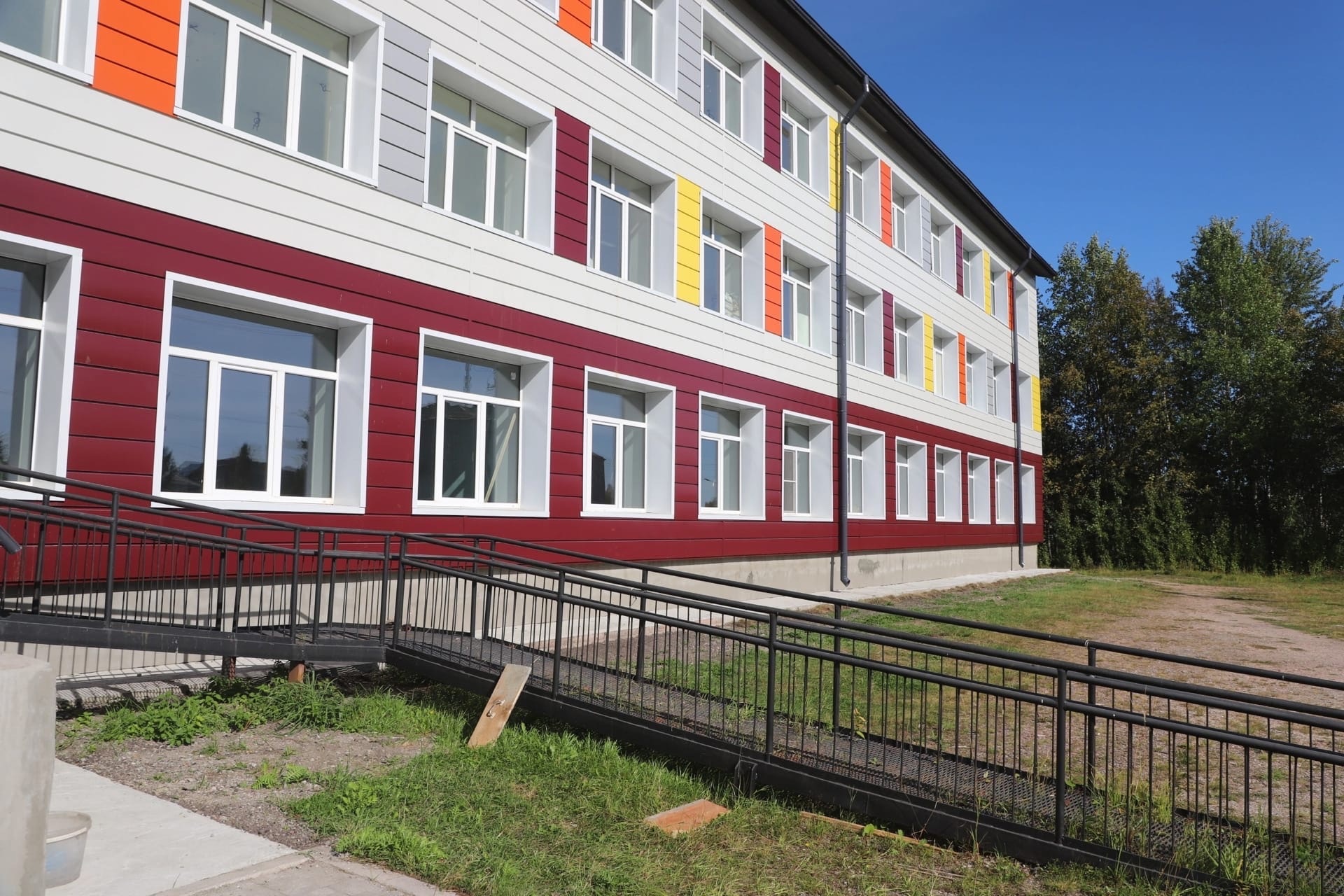 School karelia. Школы Петрозаводска. Школа 5 Петрозаводск. Ход капитального ремонта школы 1 Лямбирь. Ход капитального ремонта школы 1.