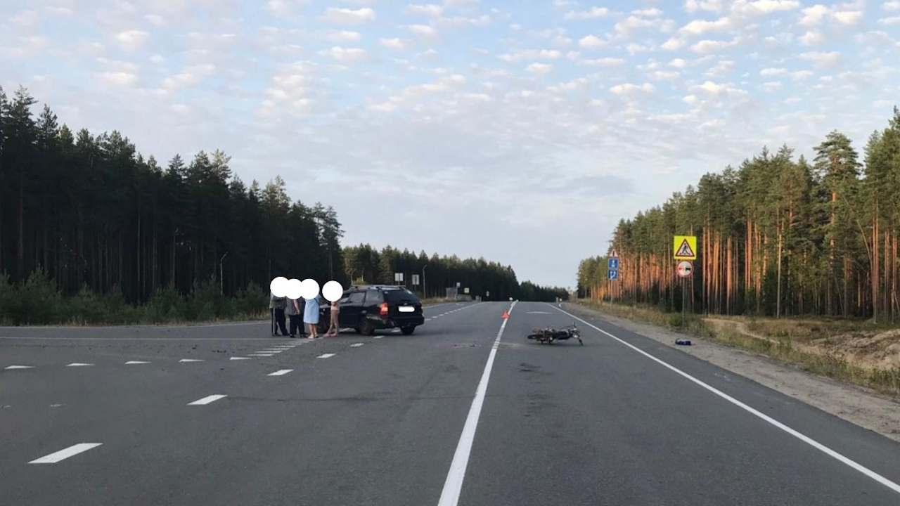 13-летний мотоциклист устроил аварию недалеко от Петрозаводска: пострадали  его несовершеннолетние пассажиры