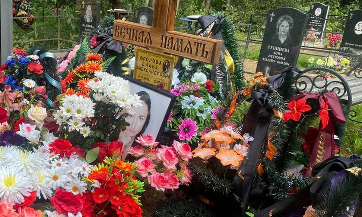 Могила девушки. Свежая могила. Могилы молодых девушек. Фото могилы. Могила Дианы.