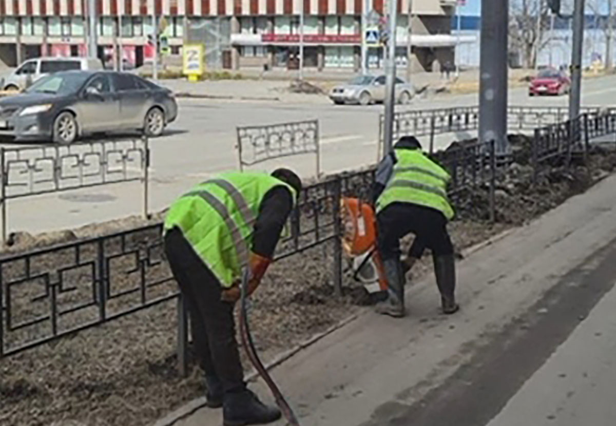 Установлены ранее. Забор в городе. Благоустройство старого моста. Комфортная городская среда. Городская среда площадь.