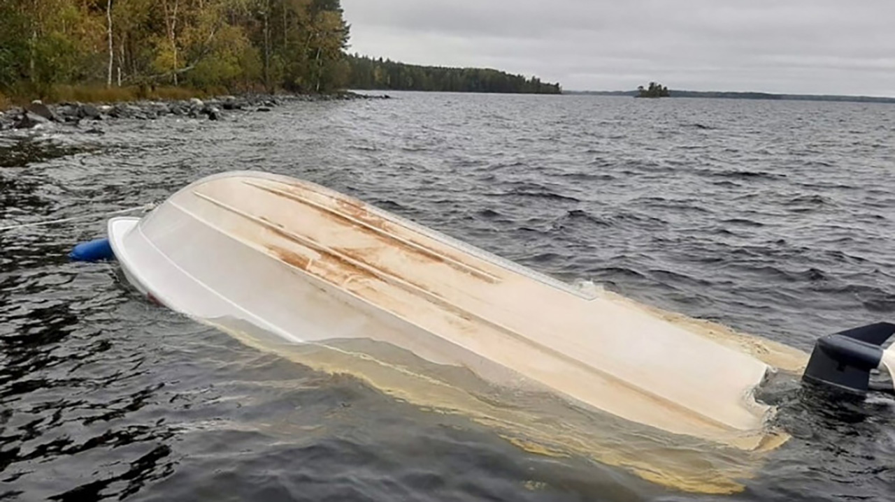 В Онежском озере все еще ищут отца утонувшего ребенка