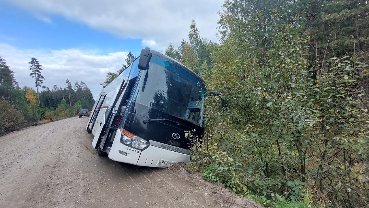 В ГИБДД назвали причину аварии с туристическим автобусом в Карелии