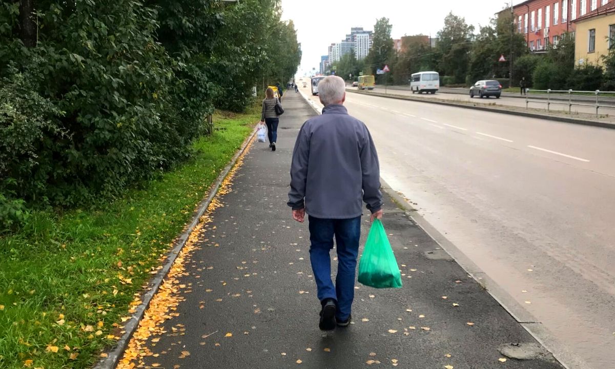 Льготы карелии. Пенсионер. Социальная реклама пенсионеры.