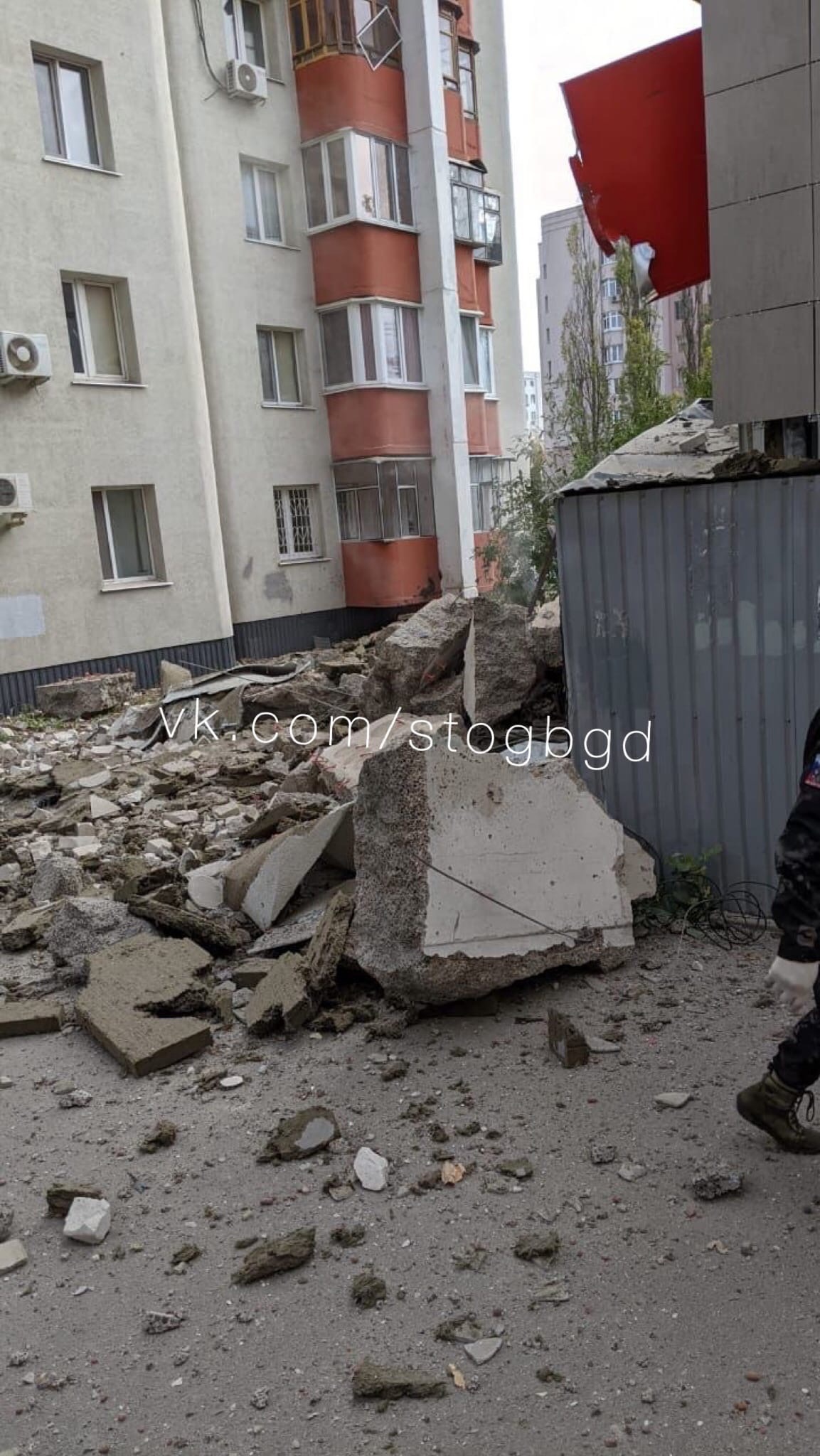 Стены дома нет». В Белгороде на многоэтажку упал «неопознанный объект»