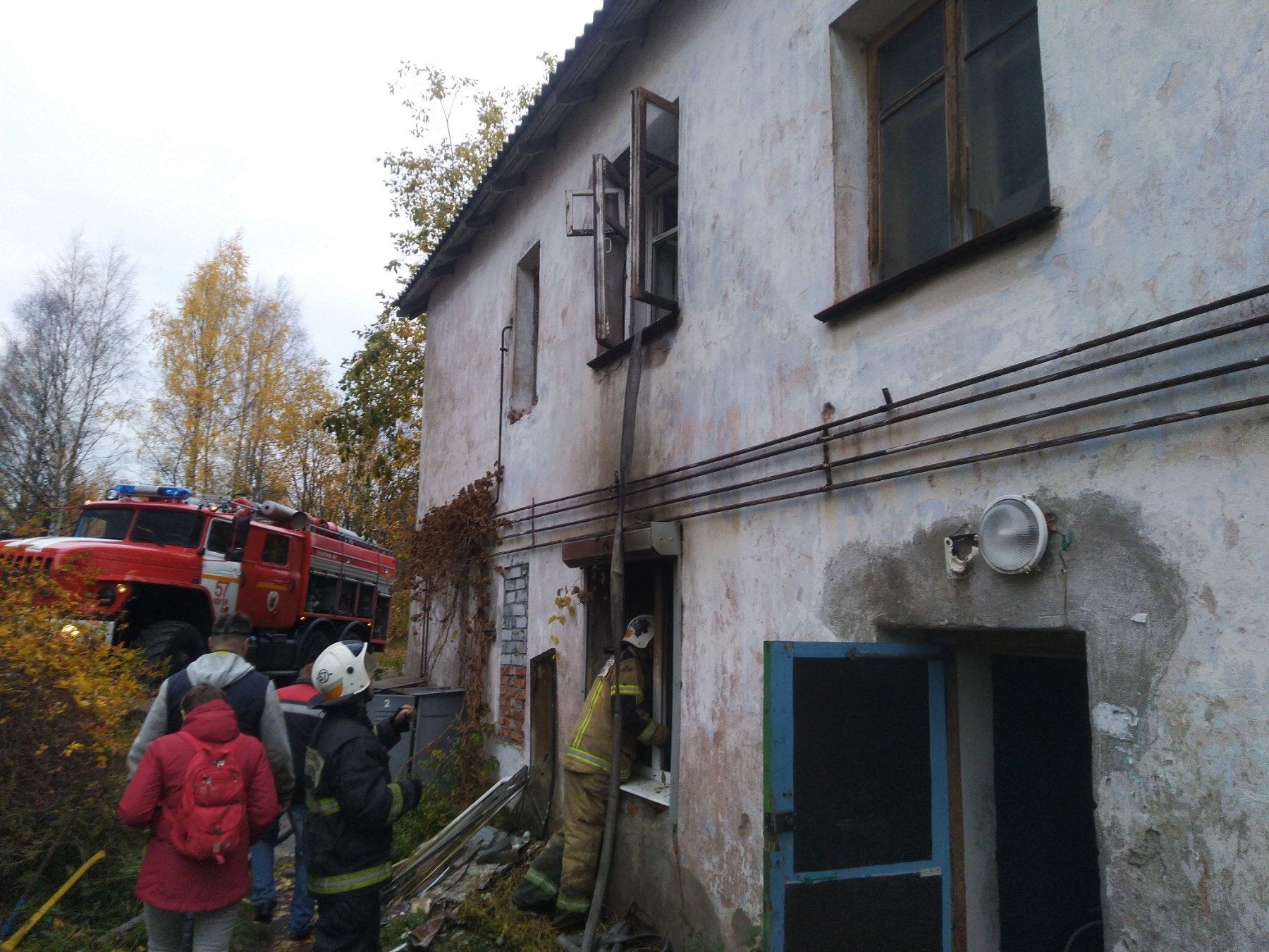 В Карелии загорелся офис сотового оператора: спасатели эвакуировали ребенка