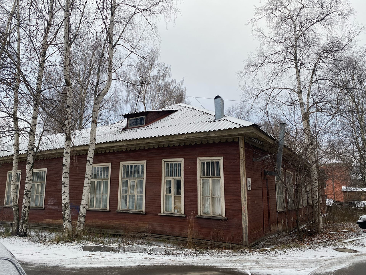 Петрозаводское «баракко», золотые львы и заборы из кроватей: небанальная  прогулка по городу вместе с «Урбан-Наволоком»