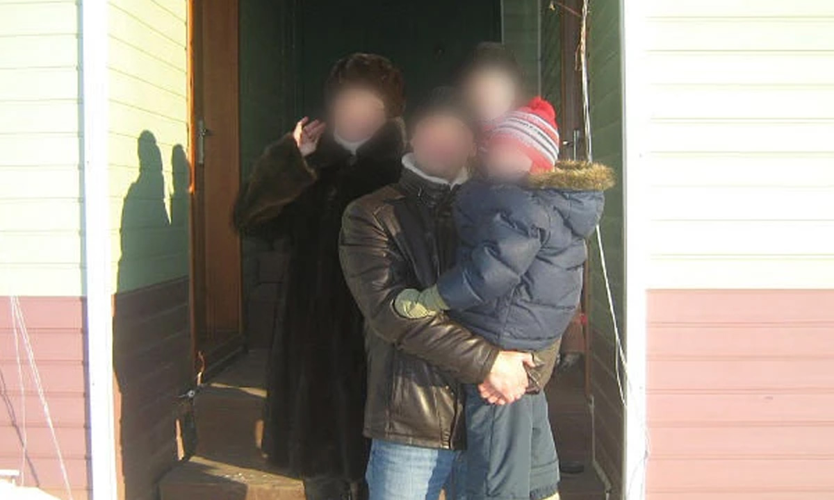 Мать душила. В Екатеринбурге мать задушила троих детей. Женщина задушила детей в Екатеринбурге.