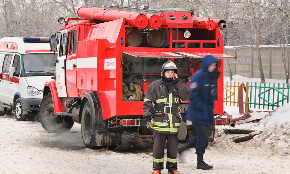 В Карелии девушка вывела трех младших сестер из загоревшегося дома