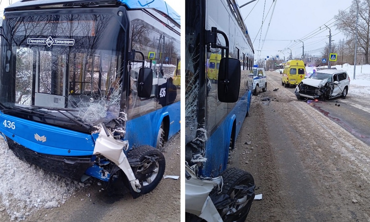 Внедорожник на большой скорости врезался в новый троллейбус в Петрозаводске