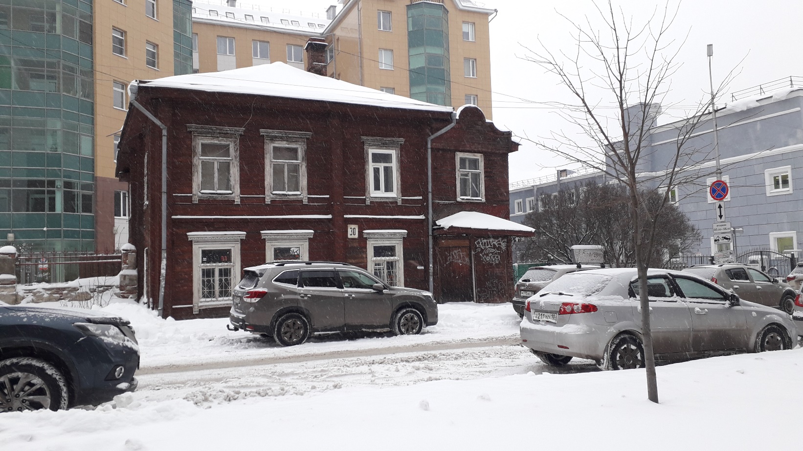 В Петрозаводске начали разбирать дом-памятник Захаровых