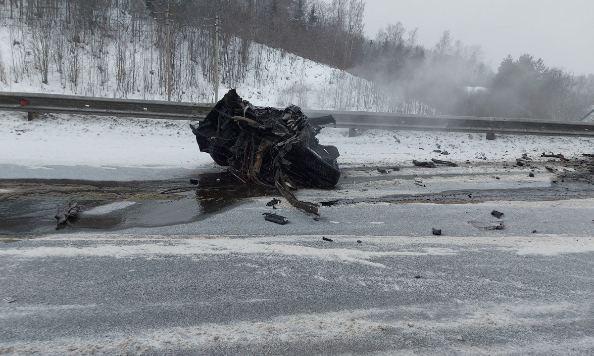 Два человека погибли в страшной аварии в Карелии: одну машину разорвало вместе с пассажирами