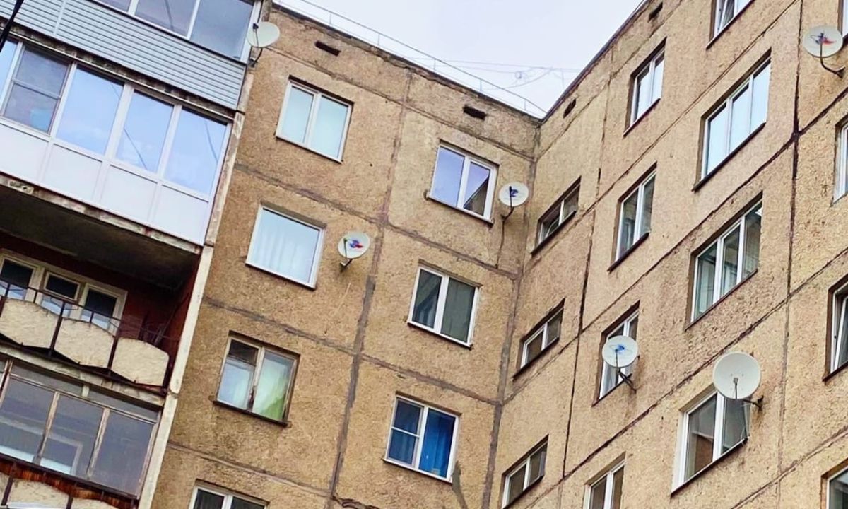 Ночью жильцов многоэтажки в Петрозаводске эвакуировали из-за пожара