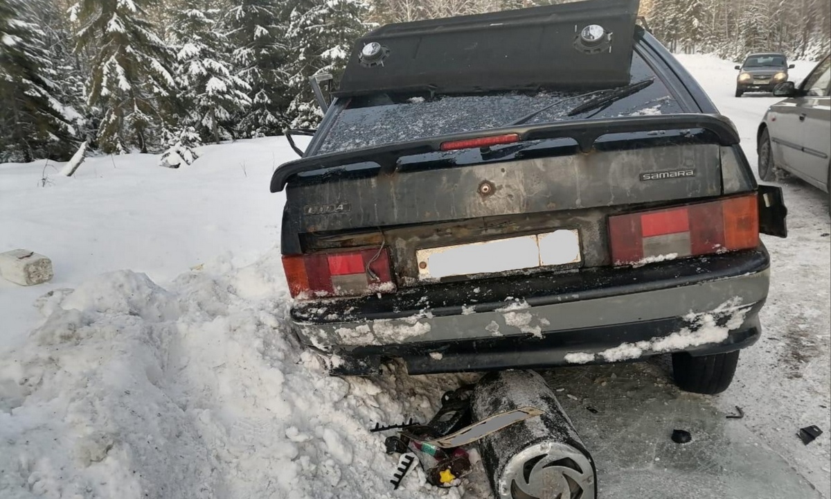 Пьяный водитель влетел в снегоуборщик на трассе в Карелии