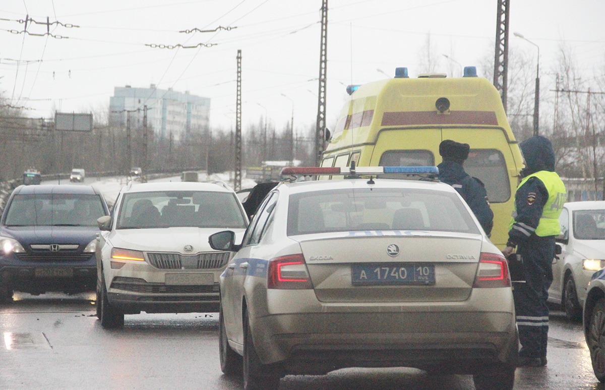 В Петрозаводске в глупейшем ДТП пострадали два человека