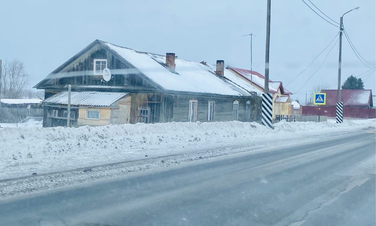 Подростка, потерявшего родителей, нашли замерзшим у трассы